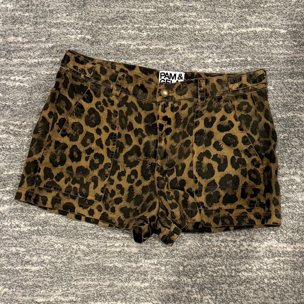 Pam & Gela Shorts Leopard Print Size 4